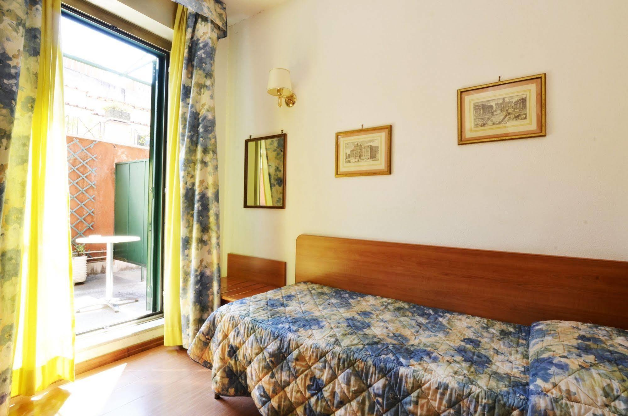 Hotel Tirreno Roma Esterno foto