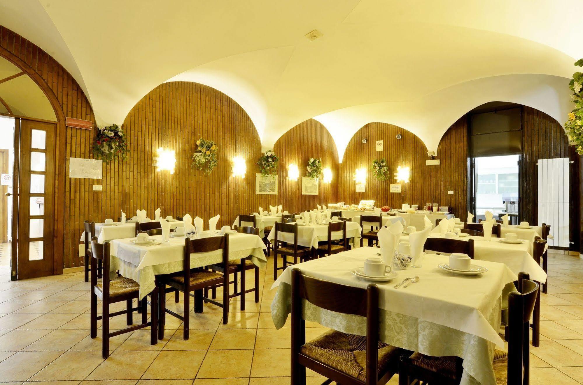 Hotel Tirreno Roma Esterno foto
