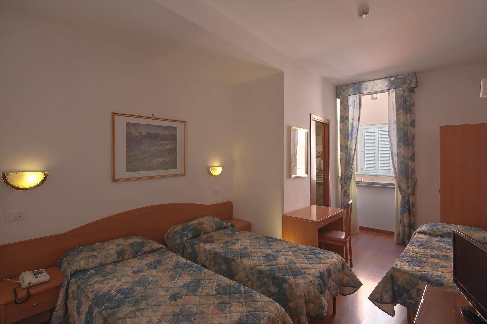 Hotel Tirreno Roma Esterno foto