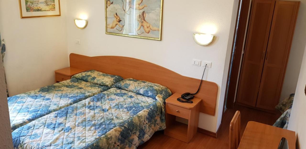 Hotel Tirreno Roma Esterno foto