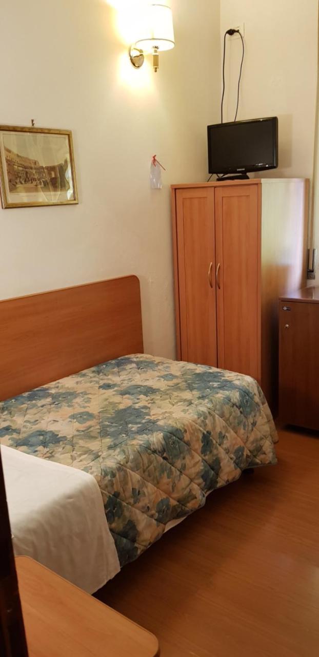Hotel Tirreno Roma Esterno foto