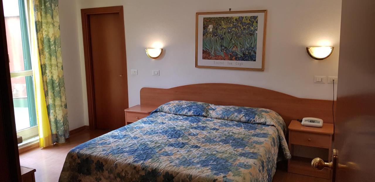 Hotel Tirreno Roma Esterno foto