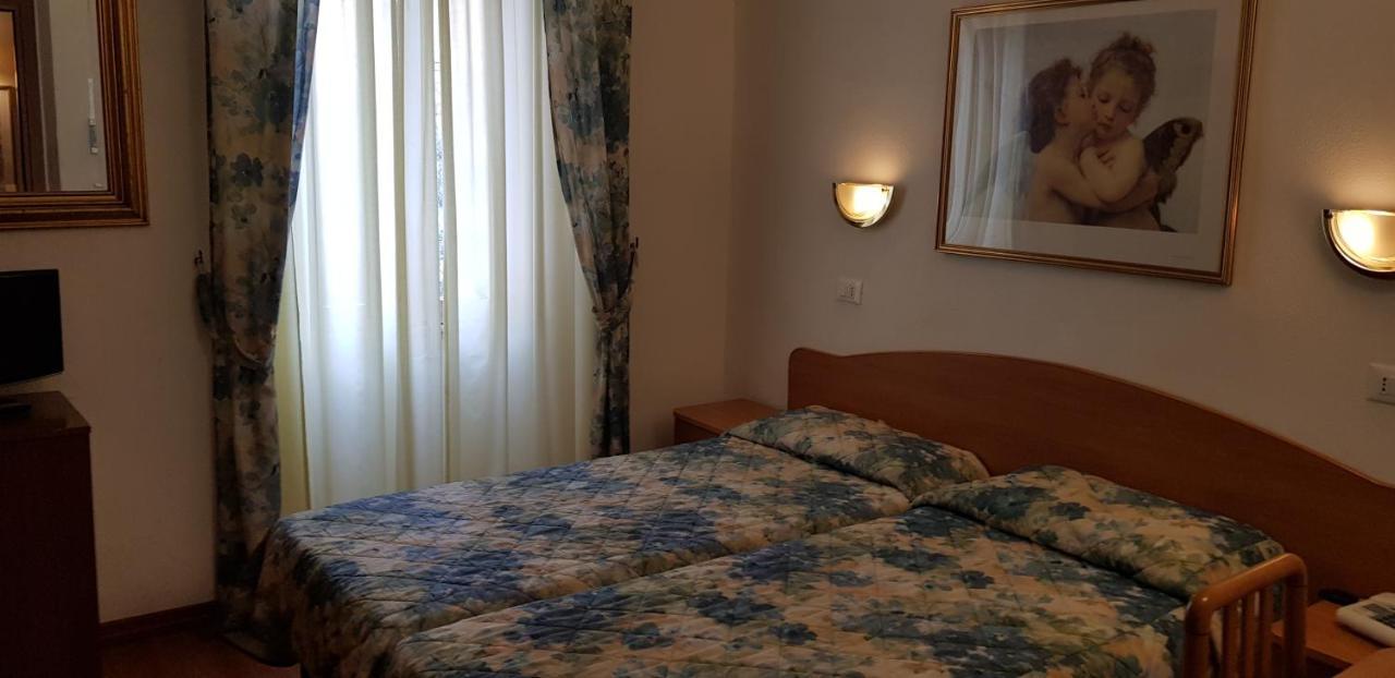Hotel Tirreno Roma Esterno foto