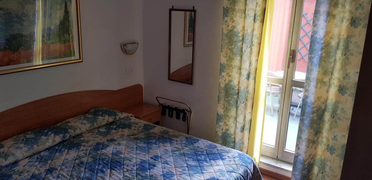 Hotel Tirreno Roma Esterno foto